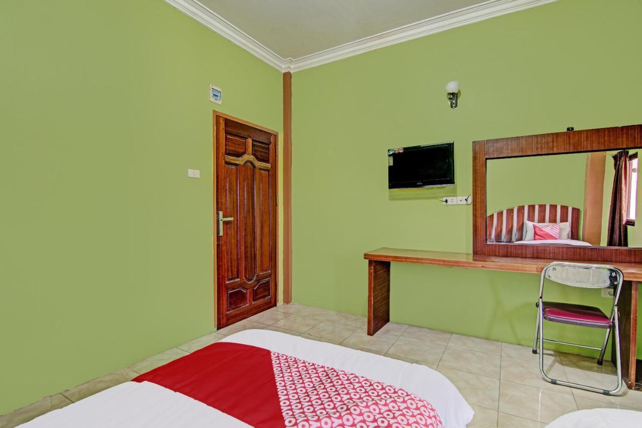 Oyo 92551 Netra Hotel Ujunbatu Exterior foto