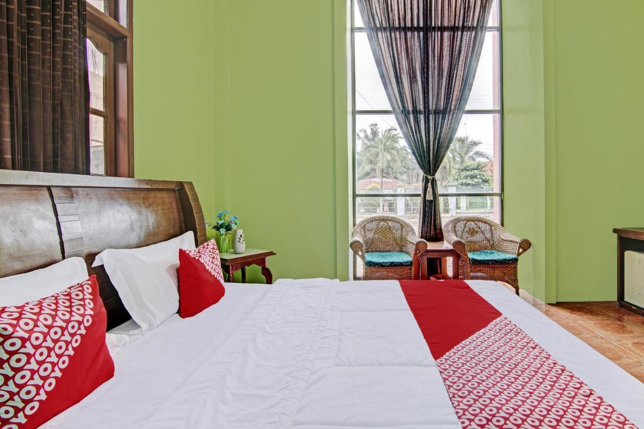 Oyo 92551 Netra Hotel Ujunbatu Exterior foto