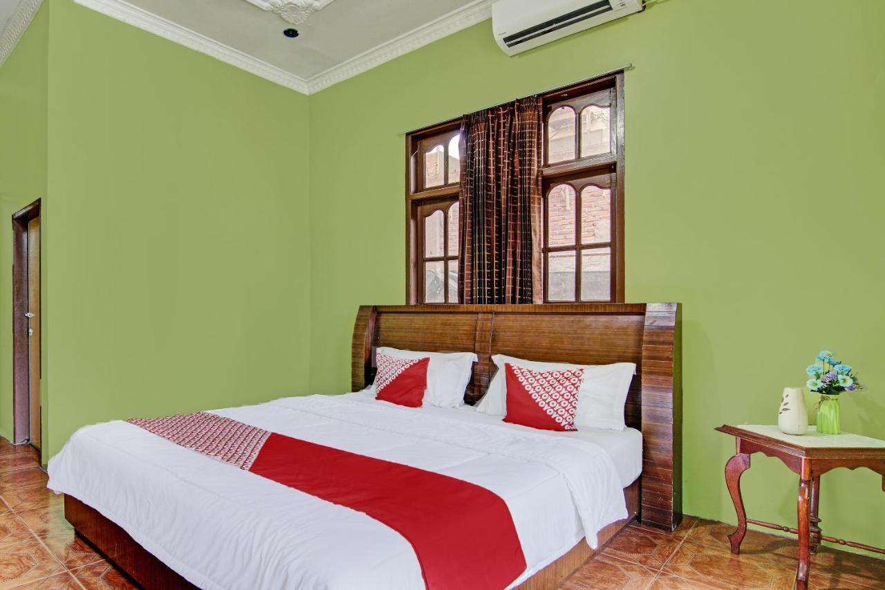 Oyo 92551 Netra Hotel Ujunbatu Exterior foto