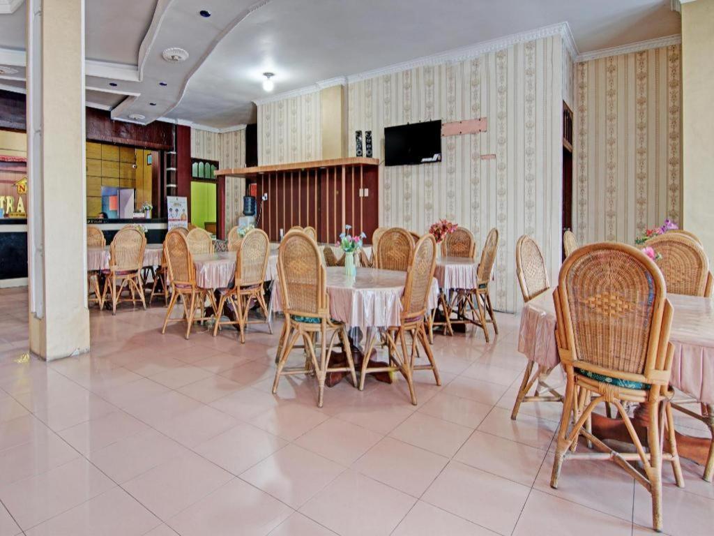 Oyo 92551 Netra Hotel Ujunbatu Exterior foto